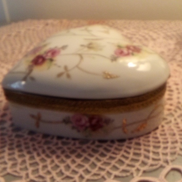 Vintage Porcelain Heart Shaped Jewelry Box- Japan - Picture 4 of 8